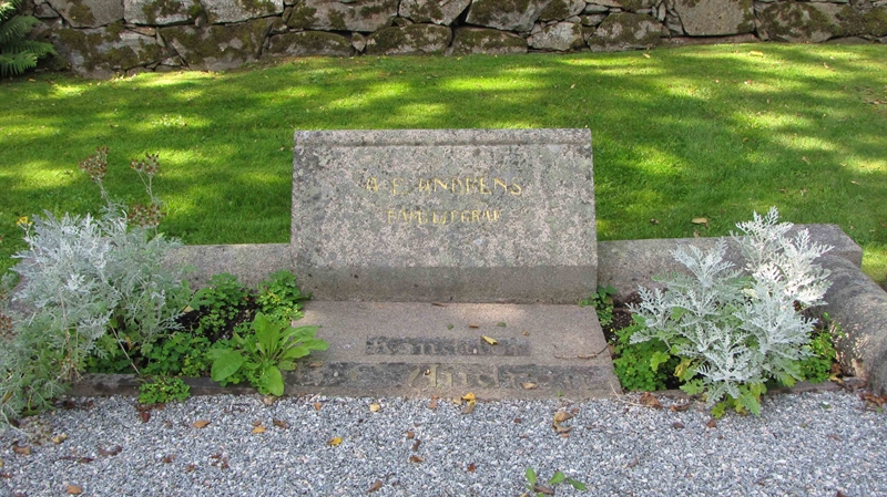 Grave number: HG HÄGER   160, 161