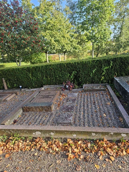 Grave number: Fr 4   300-301