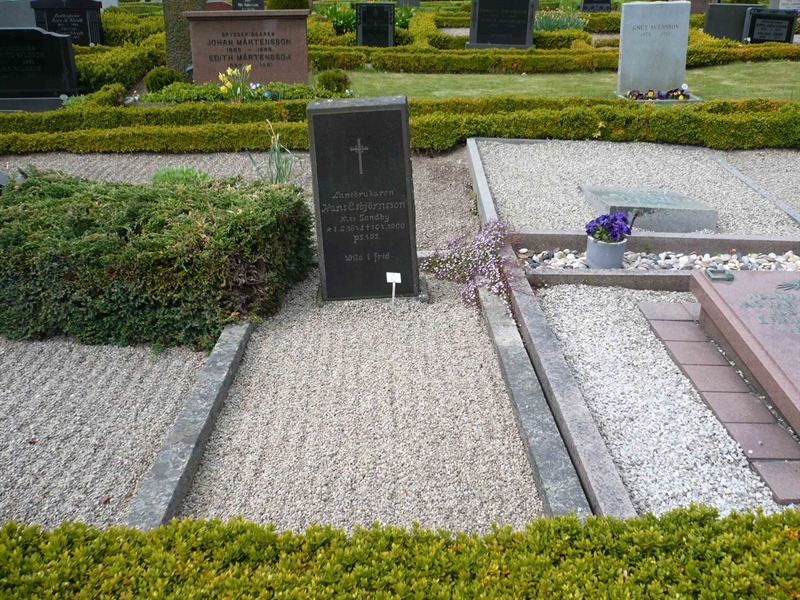 Grave number: 1 9   140