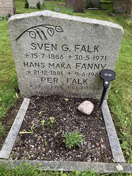Grave number: 1 02    89