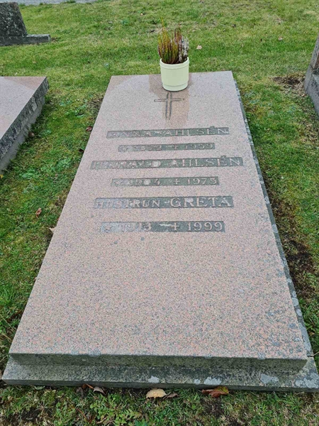 Grave number: F 04   252
