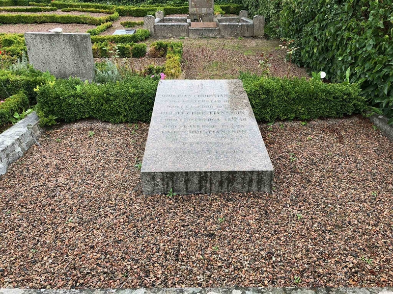 Grave number: Kå 31     8, 9, 10