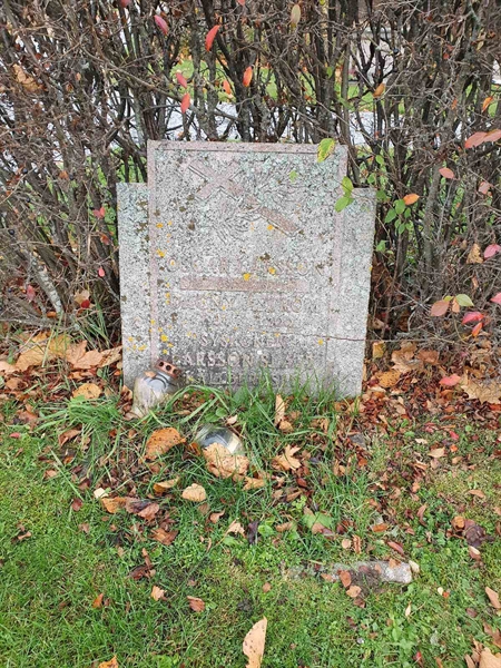 Grave number: D G 4   458