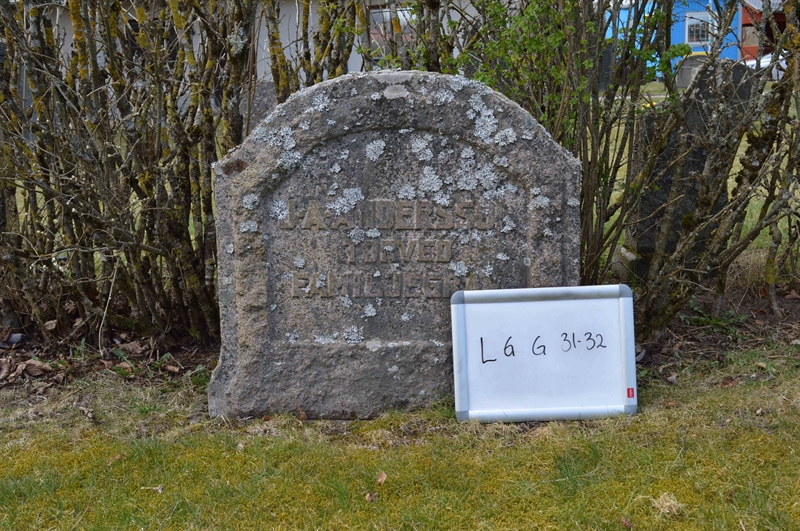 Grave number: LG G    31, 32