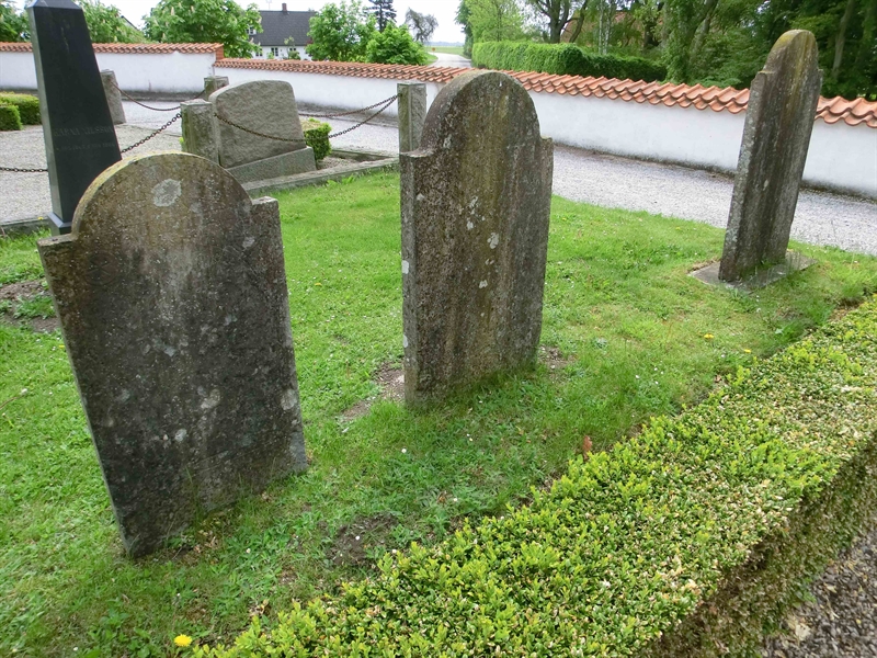Grave number: KÄ B 021-024