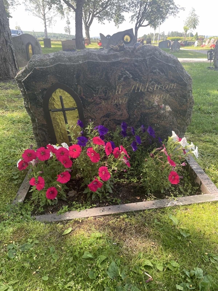 Grave number: H 8   108-109