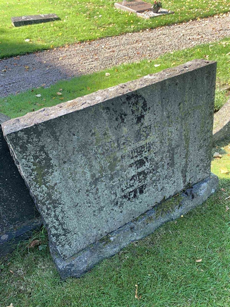 Grave number: NK B   399, 400