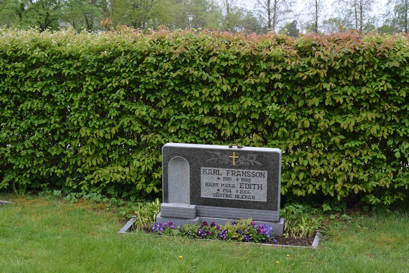 Grave number: SRN 8    78, 79