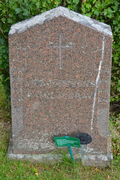 Grave number: 1 J   315