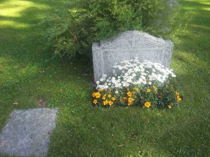 Grave number: 1 NF    13