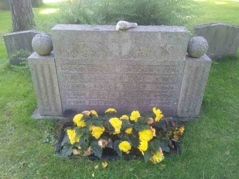 Grave number: 1 NF    72