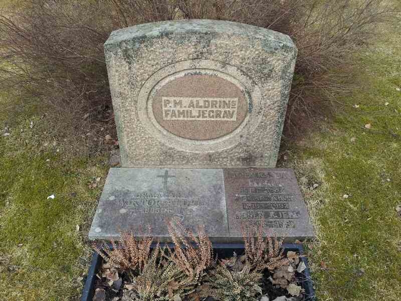 Grave number: 1 GL.4    58