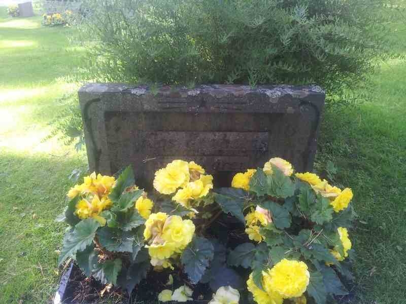 Grave number: 1 NF    74