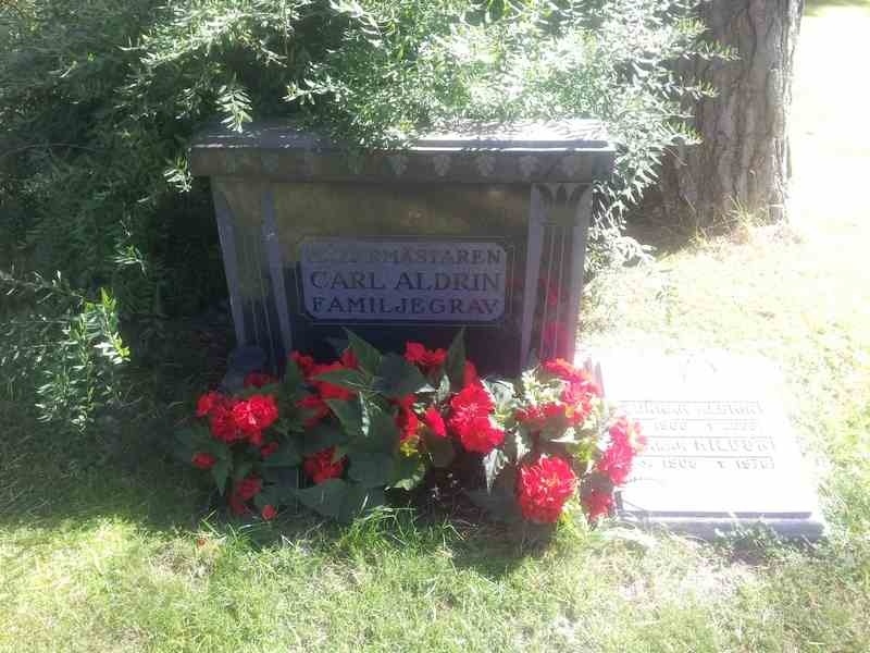 Grave number: 1 NE    50