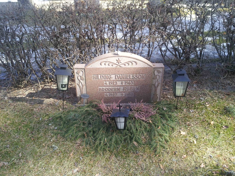 Grave number: 1 KV.7    28-29