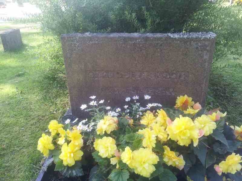 Grave number: 1 NF    24