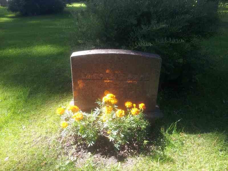 Grave number: 1 NF    73