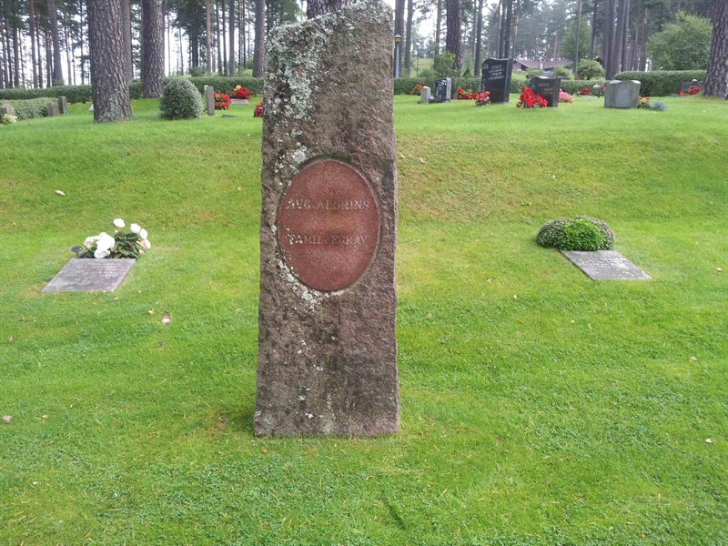 Grave number: 1 GL12    18