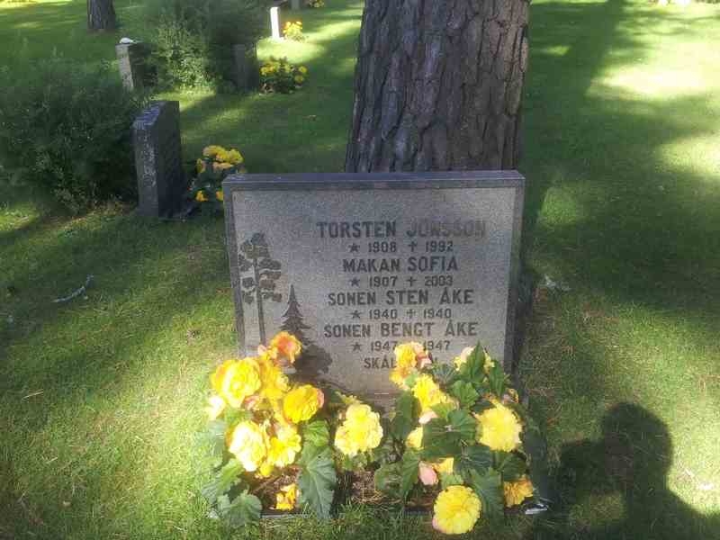 Grave number: 1 NF    76