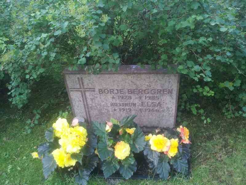 Grave number: 1 KV.1   135-136