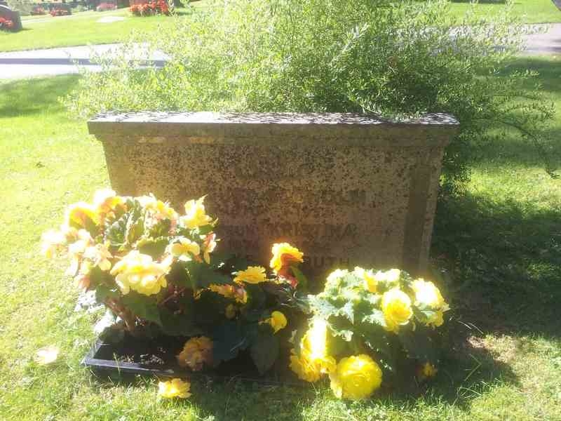 Grave number: 1 NF     9