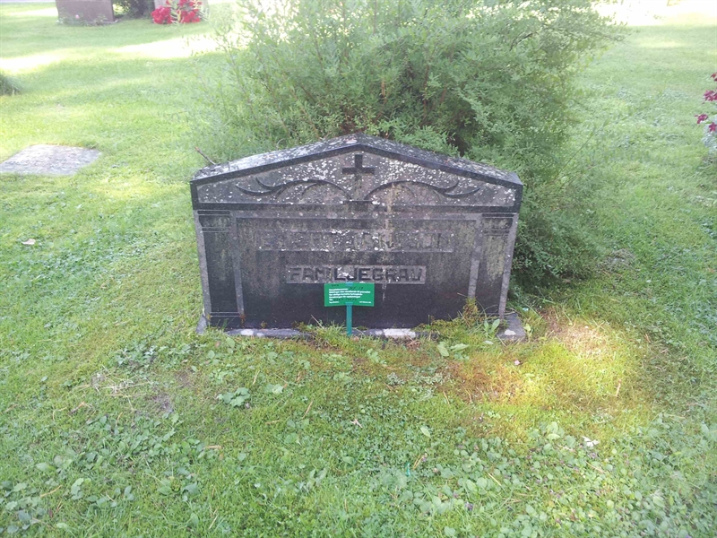 Grave number: 1 NF    19