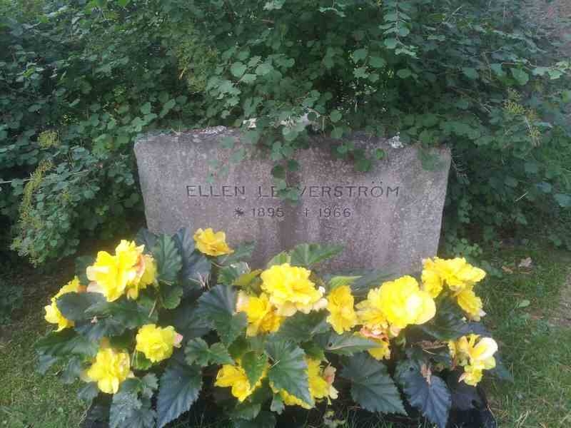 Grave number: 1 KV.1   145
