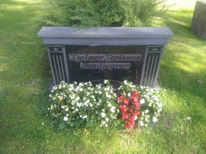 Grave number: 1 NF    17