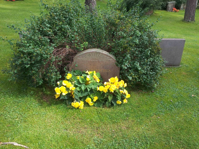 Grave number: 1 ND     3