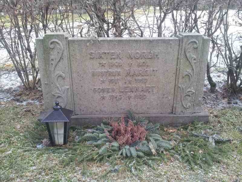 Grave number: 1 KV.3   228-230