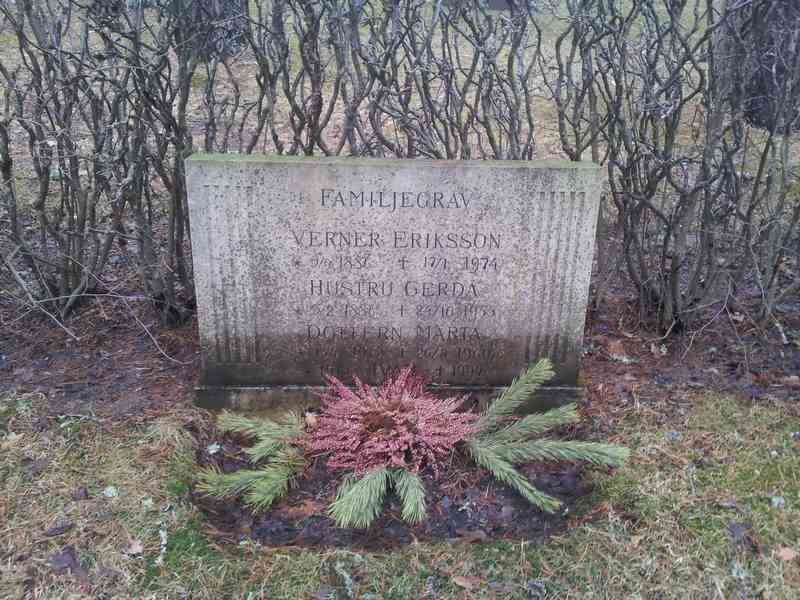 Grave number: 1 KV.4    84-86