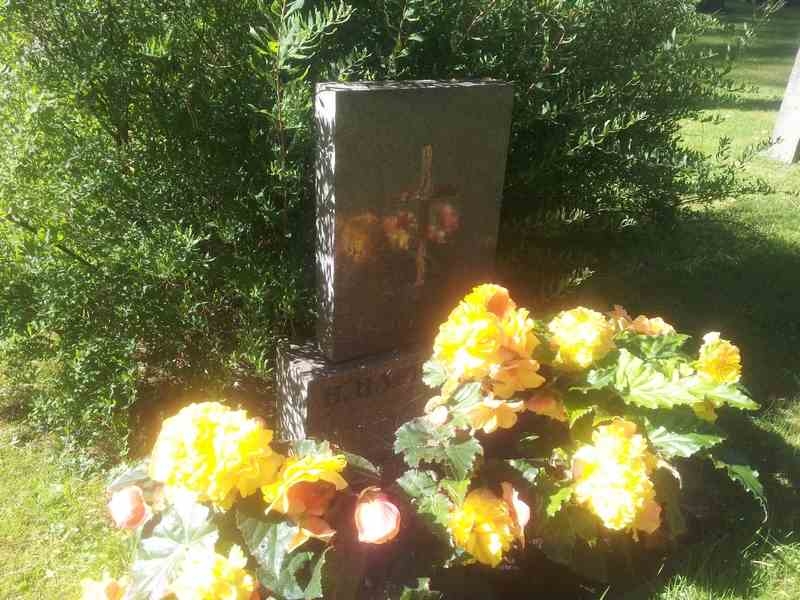 Grave number: 1 NF    37