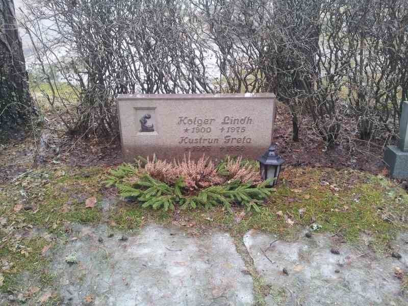 Grave number: 1 KV.4   305-306