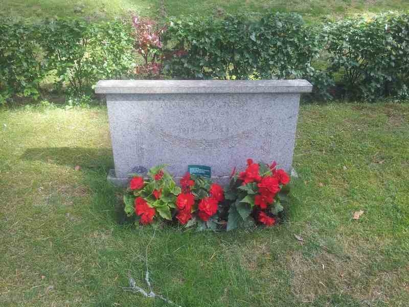 Grave number: 1 KV.1   103-104
