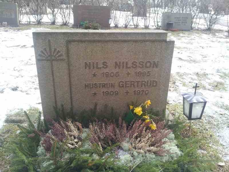 Grave number: 1 KV.3   222-223