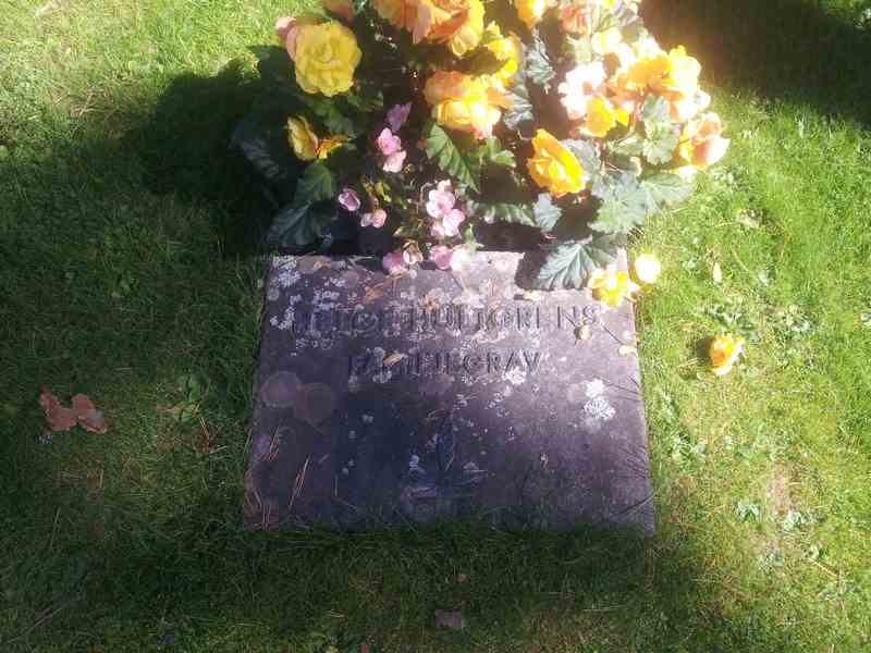 Grave number: 1 NF    28