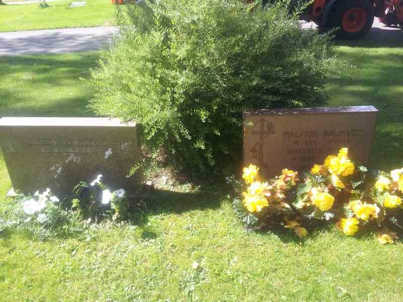 Grave number: 1 NF     8