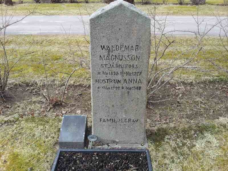 Grave number: 1 GL.4    33