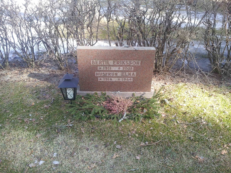 Grave number: 1 KV.7    32-33