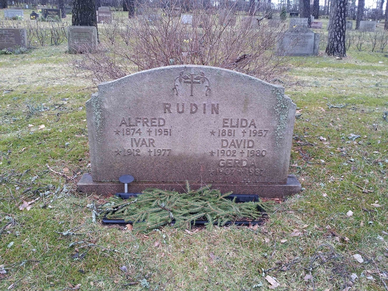 Grave number: 1 KV.1    67-68