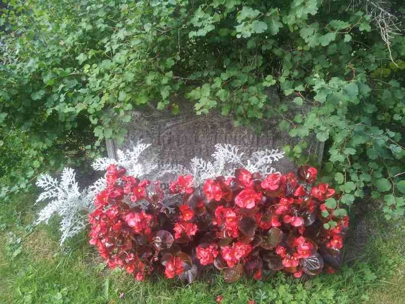 Grave number: 1 KV.1   152-153