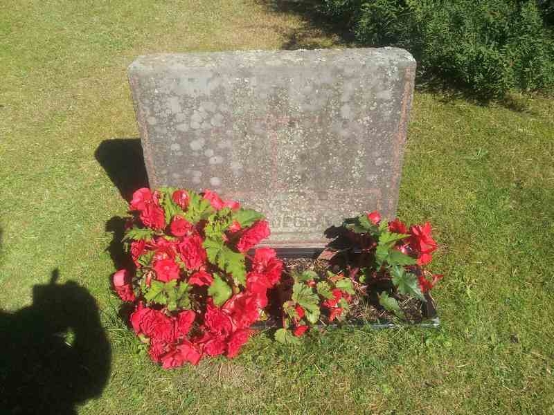 Grave number: 1 NE    83