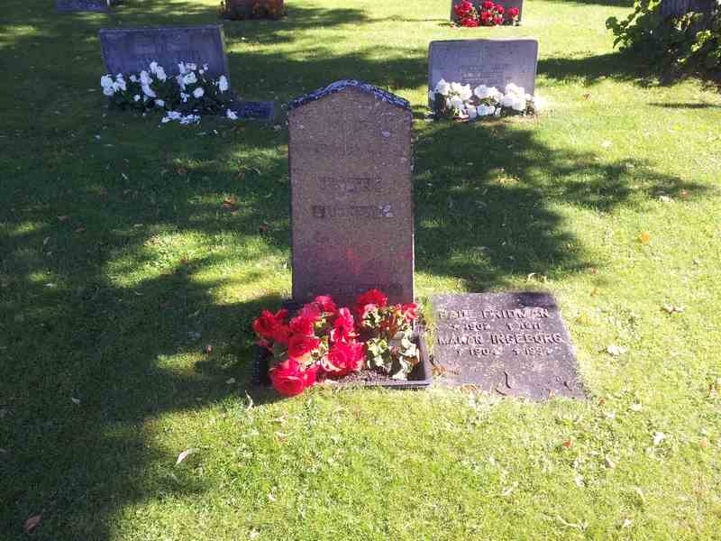 Grave number: 1 GL.3    33
