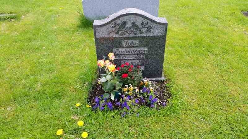 Grave number: 1 GL.8    52