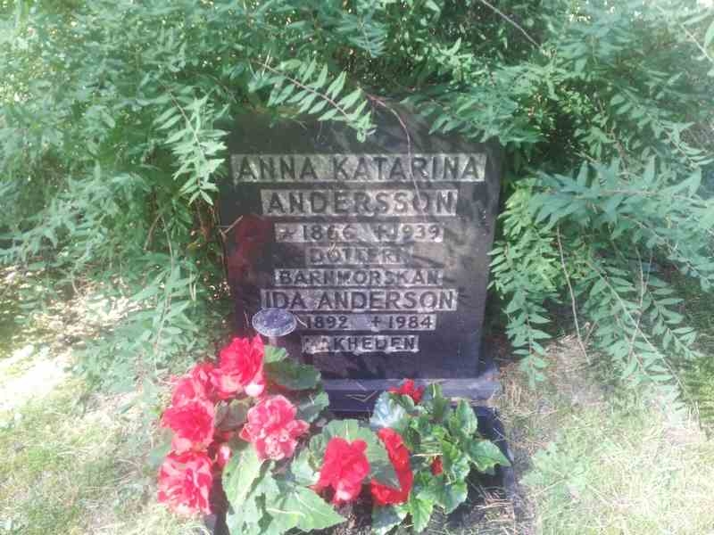 Grave number: 1 NE    70
