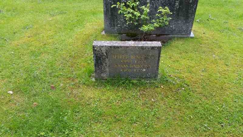 Grave number: 1 GL.7    33