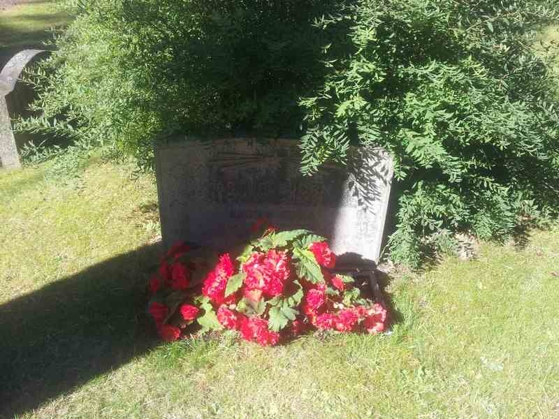 Grave number: 1 NE    57A