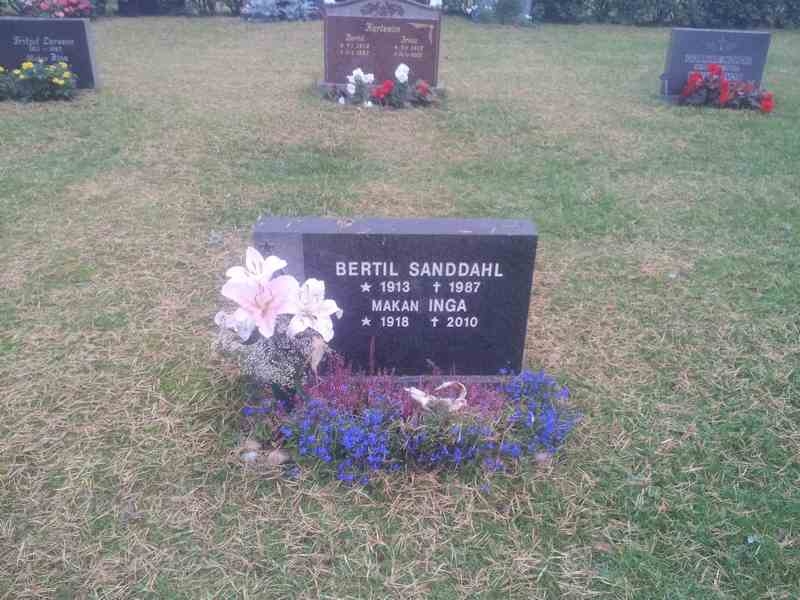 Grave number: 1 KV.9    11-12