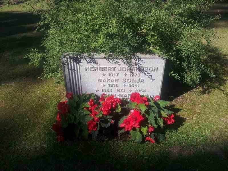 Grave number: 1 NE    47A