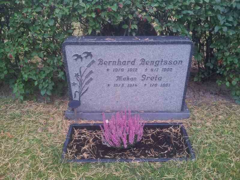 Grave number: 1 KV.9   239-240